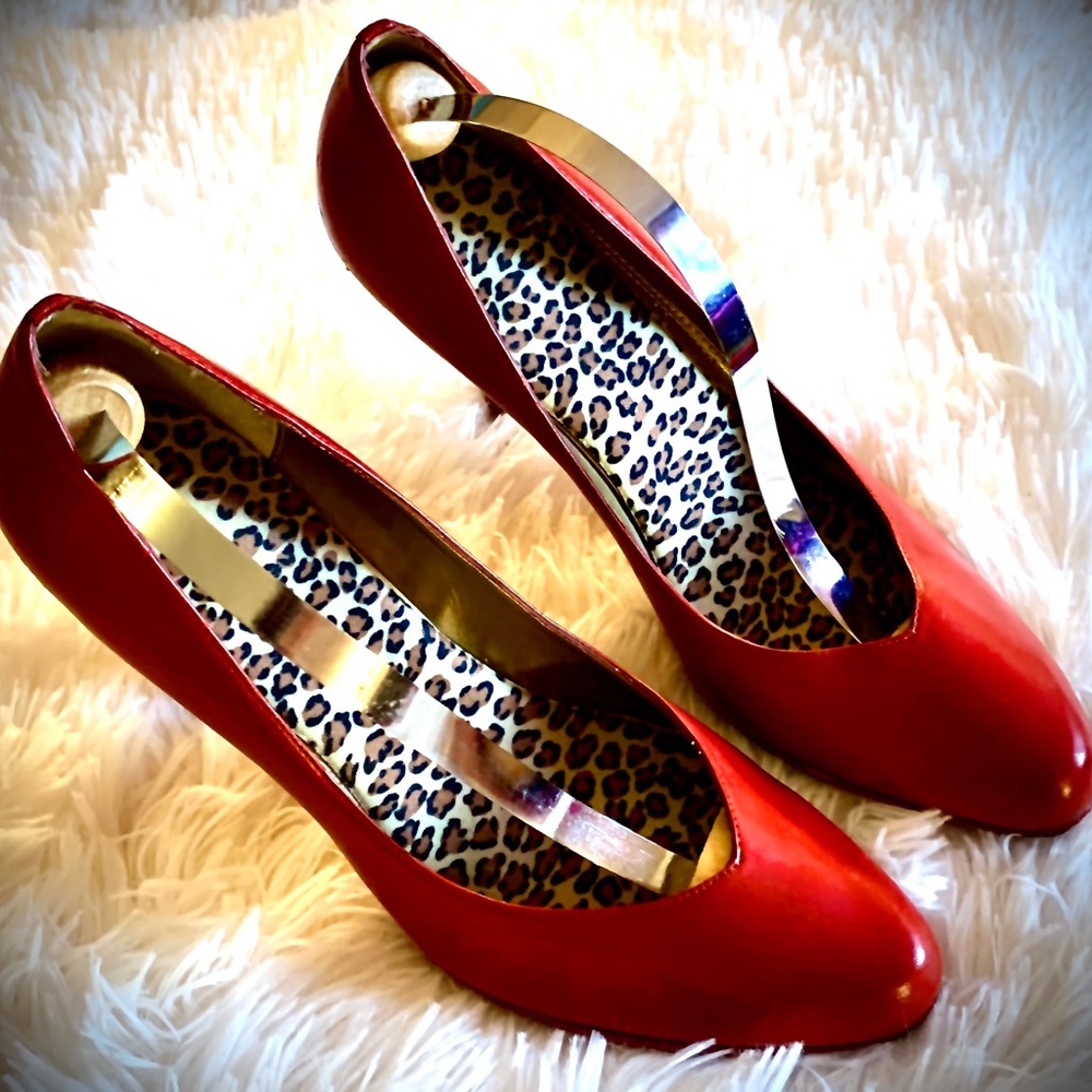 Red Tahari Lolly Power Pumps Leather Upper and leather Sole Gorgeous